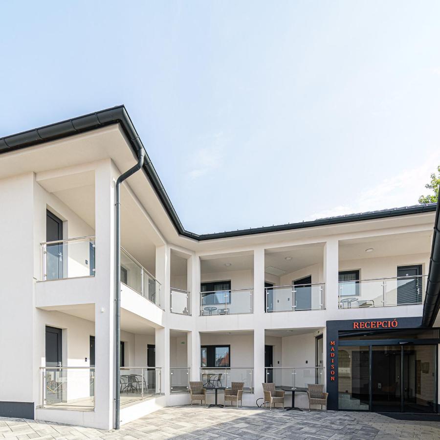 Hotel Jam Panzió Kapuvár Exterior foto