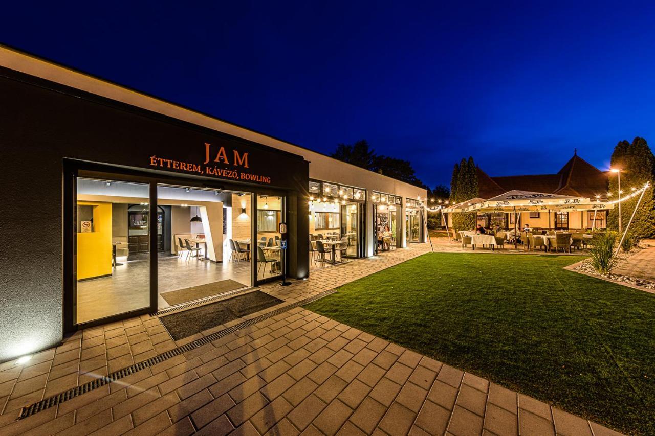 Hotel Jam Panzió Kapuvár Exterior foto